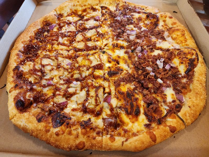 10 Nebraska Pizza Spots Worth The Trip For Home-Style Pies - Decor Hint Tasty Pizza