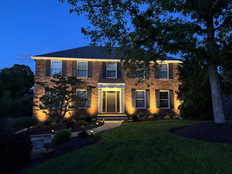 15 Pennsylvania Front Porch Ideas Adding Instant Winter Warmth - Decor Hint Illuminated Pathway Lighting