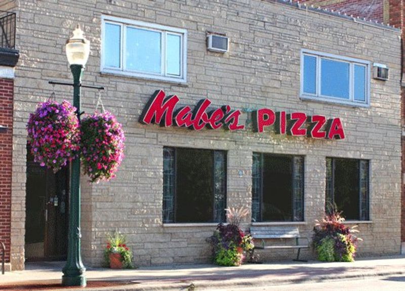 13 Must-Try Iowa Pizza Spots That Are Always Worth The Miles - Decor Hint Mabe’s Pizza