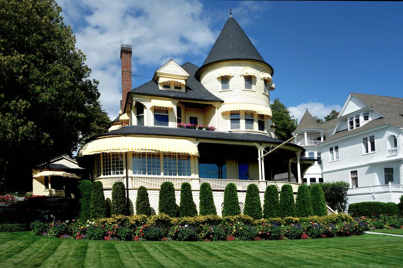 Queen Anne Asymmetry