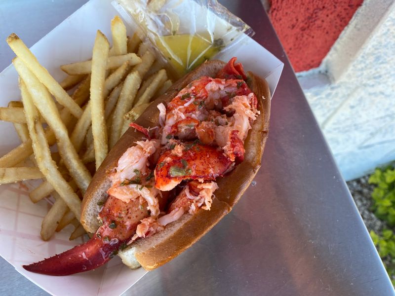 8 Arizona Lobster Roll Joints Proving Fresh Seafood Isn't Just For Coasts - Decor Hint Angie's Lobster
