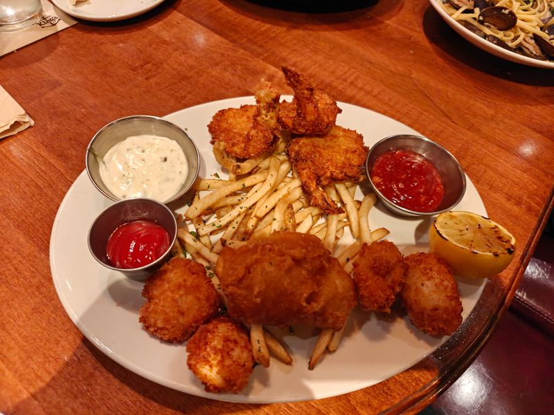 15 Arizona Seafood Shacks Only Locals Know Serving Fresh Flavor In The Desert - Decor Hint King's Fish House