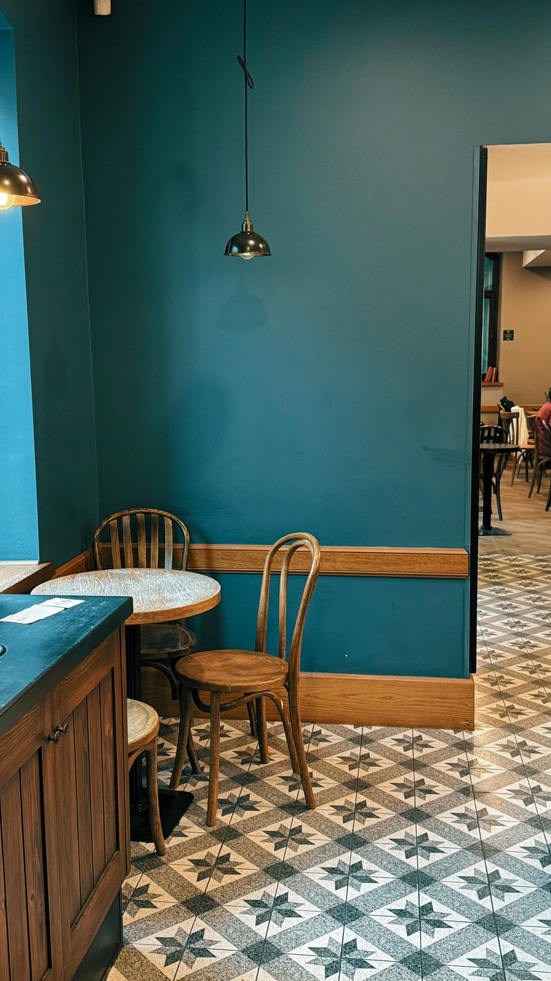 Furniture Styles From Decades Ago That Are Seeing A New Life In North Carolina Homes - Decor Hint Bentwood Chairs