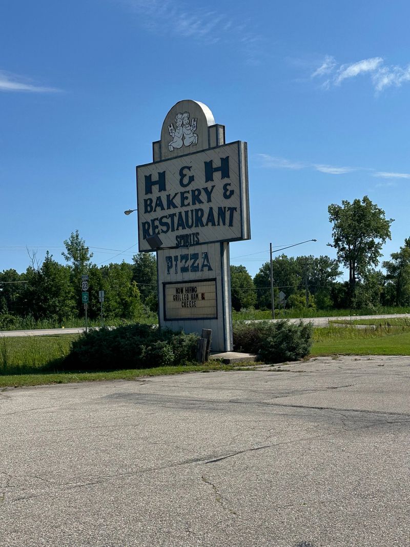 These 14 Georgia Soul Food Buffets Are Legendary For A Reason Bring Your Appetite - Decor Hint H&H Restaurant