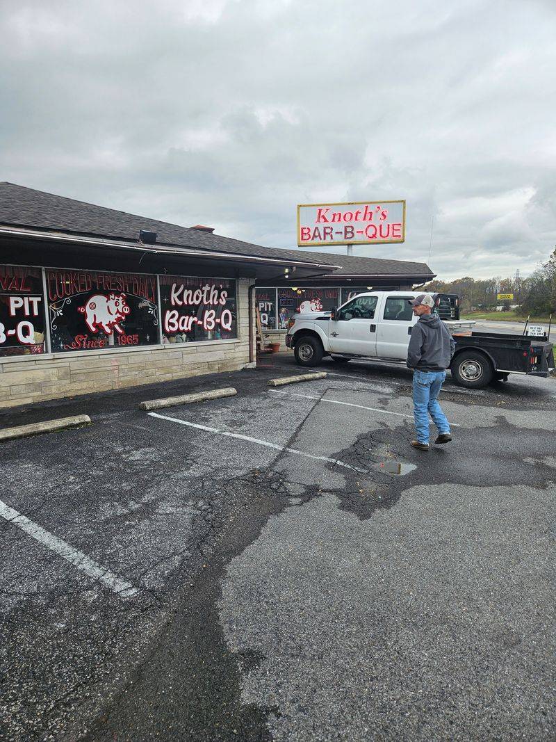 Kentucky Fried Catfish Destinations That Will Have You Hooked After One Bite - Decor Hint Knoth's Bar-B-Q