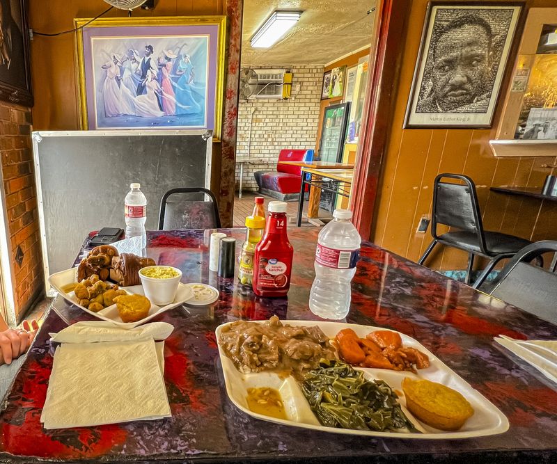 Mississippi Buffets Serving Fried Chicken That Feels Straight Out Of Church Potluck - Decor Hint Bully's Soul Food Restaurant