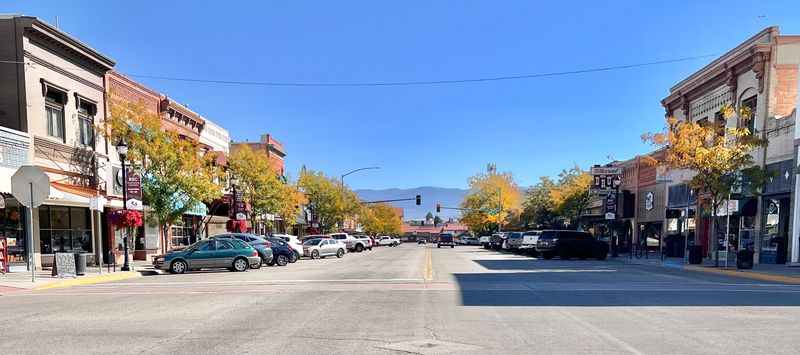 Charming Montana Towns Perfect For A Scenic, Relaxing 2026 Getaway - Decor Hint Hamilton