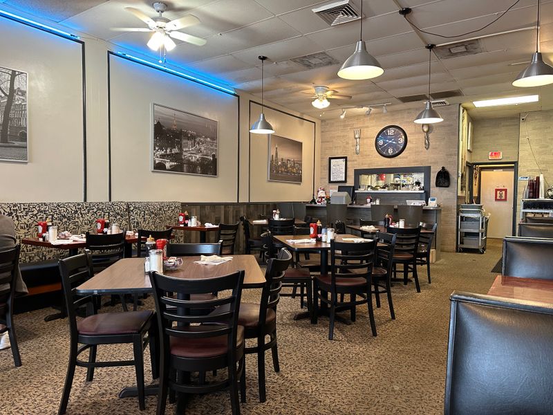 The Holiday House Restaurant - Holiday