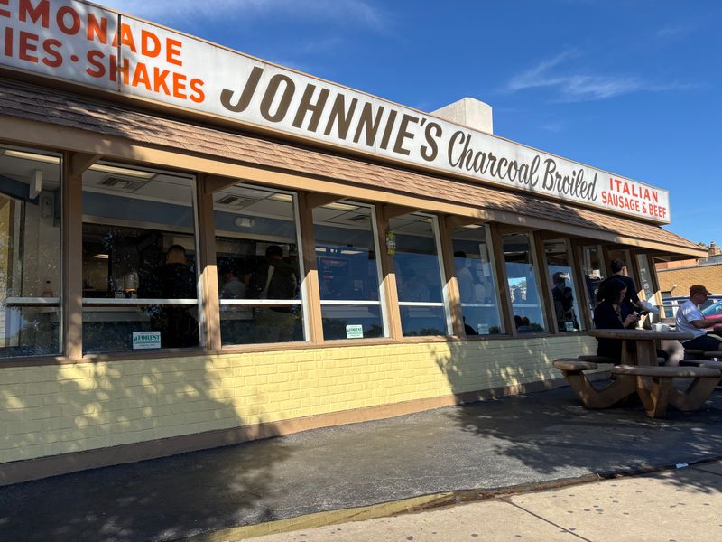 11 Places In Illinois Where Italian Beef Still Comes First - Decor Hint Johnnie's Beef