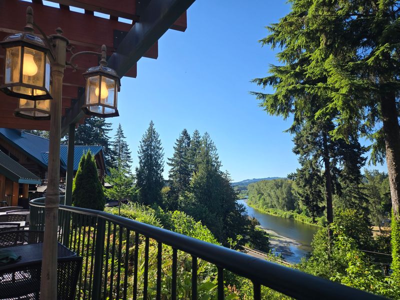 Oregon Dining Spots Turning Fried Fish Into Coastal Comfort - Decor Hint Stone Cliff Inn