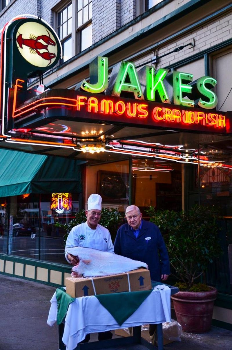 10 Oregon Lobster Roll Spots That Keep Things Simple And Coastal - Decor Hint Jake’s Famous Crawfish