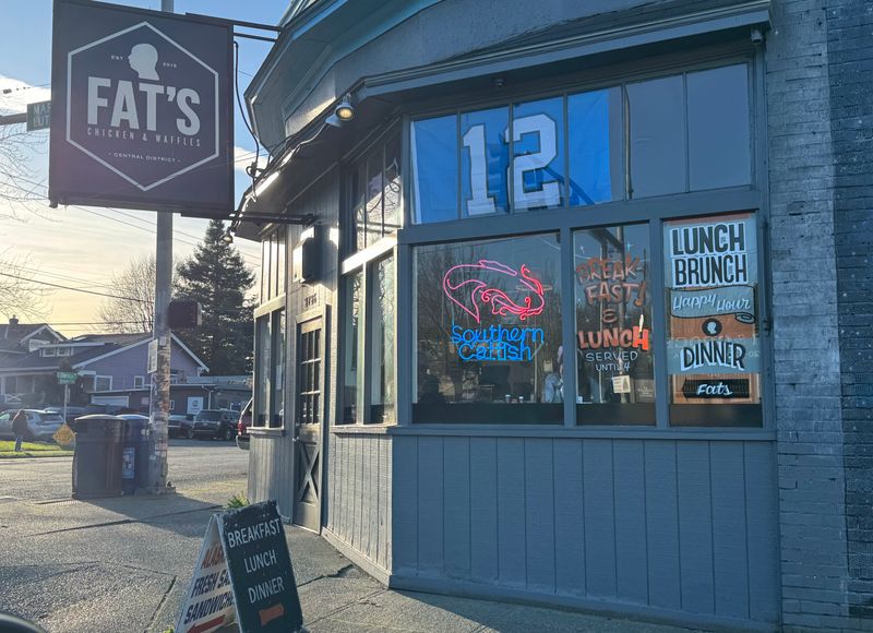 15 Washington Eateries Where The Fried Fish Plate Is The Star Of The Menu - Decor Hint Fat's Chicken and Waffles