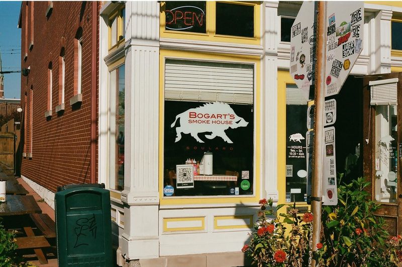 12 Missouri BBQ Joints That Keep The Pitmaster Tradition Burning - Decor Hint Bogart's Smokehouse