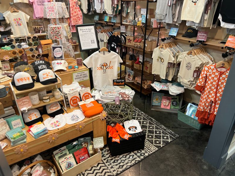 Reasons The Knoxville Holiday Market Should Be On Your Winter Calendar - Decor Hint Over 200 Local Artisans Showcase Their Talents