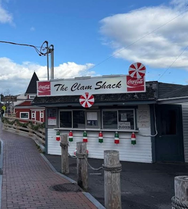 15 Maine Spots Serving Lobster Rolls Packed With Pure Coastal Flavor - Decor Hint The Clam Shack
