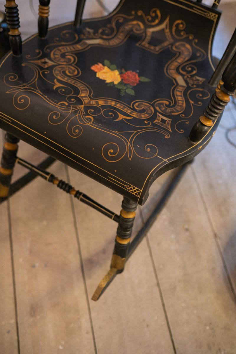 The Antique Trends Pennsylvania Collectors Can't Get Enough Of This Year - Decor Hint Windsor Chairs With Original Paint