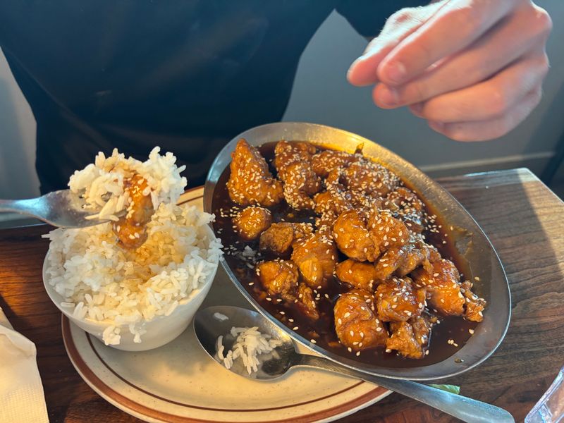 Wyoming's Roadside Joint That's Still Serving Chicken-Fried Steak The Old-Fashioned Way - Decor Hint Traditional Cooking Methods That Preserve Authenticity