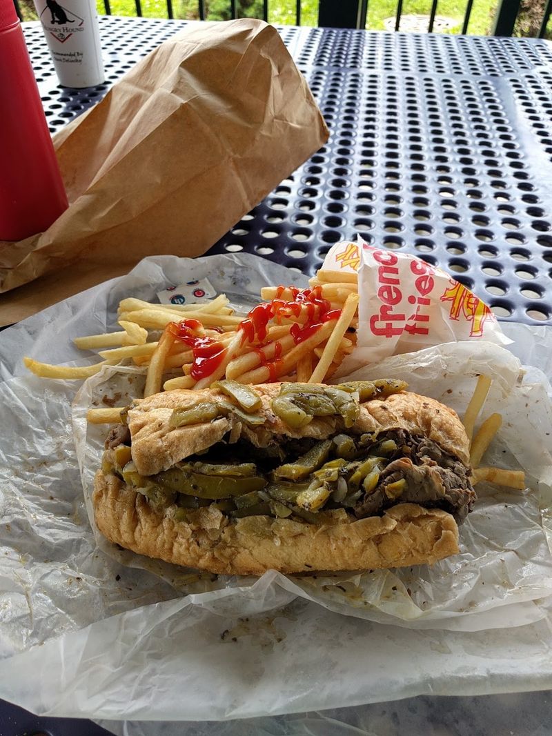 17 Illinois Eateries That Prove Great Food Doesn't Have To Cost A Fortune - Decor Hint Johnnie's Beef