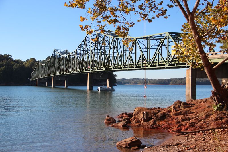 Georgia Roads With Eerie Legends You Don't Want To Face At Night - Decor Hint Lake Lanier And Browns Bridge