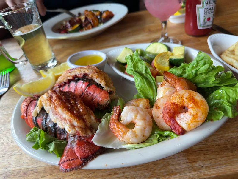 14 Pennsylvania Lobster Roll Shacks Serving Serious Coastal Flavor - Decor Hint Smuggler's Cove