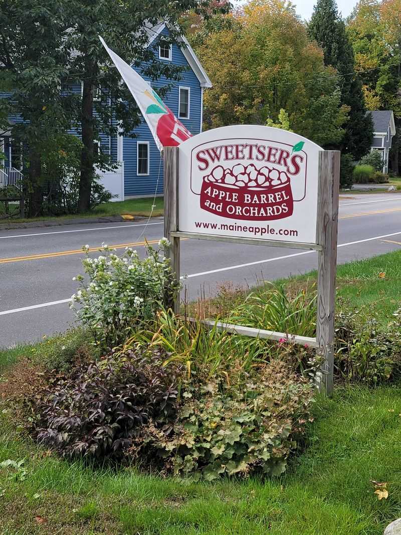 10 Maine Cider-Donut Stands That Make Winter Worth The Trip - Decor Hint Sweetser's Apple Barrel And Orchards