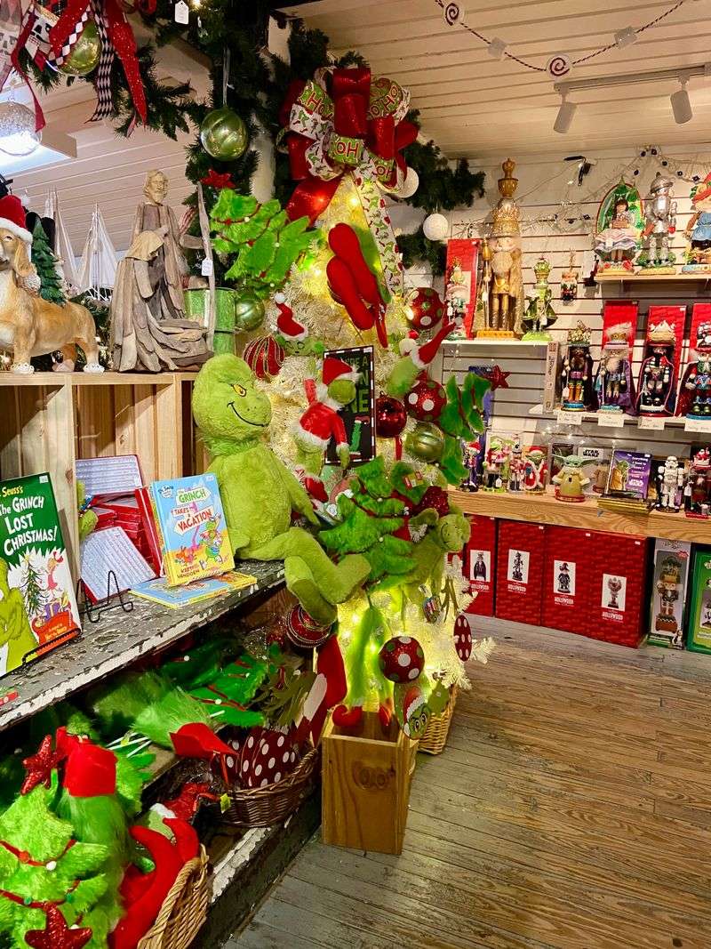 North Carolina Christmas With Coastal Flair: Decor Ideas For A Warm Holiday - Decor Hint Coastal Christmas Shopping Experience