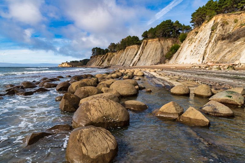 16 California Secrets Locals Keep Quiet Because They're Just That Good - Decor Hint Bowling Ball Beach