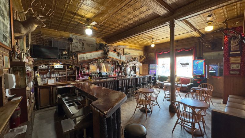 9 Wyoming Restaurants Serving Fried Fish With Western Flavor - Decor Hint Virginian Hotel