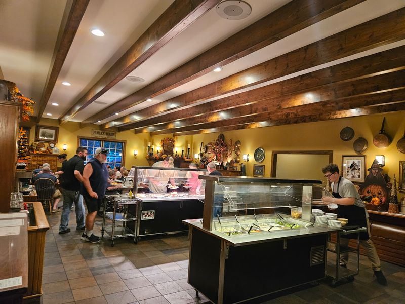 The Iowa Country Diner Where Fried Fish Nights Are Sacred - Decor Hint Weekend Buffets Beyond Friday