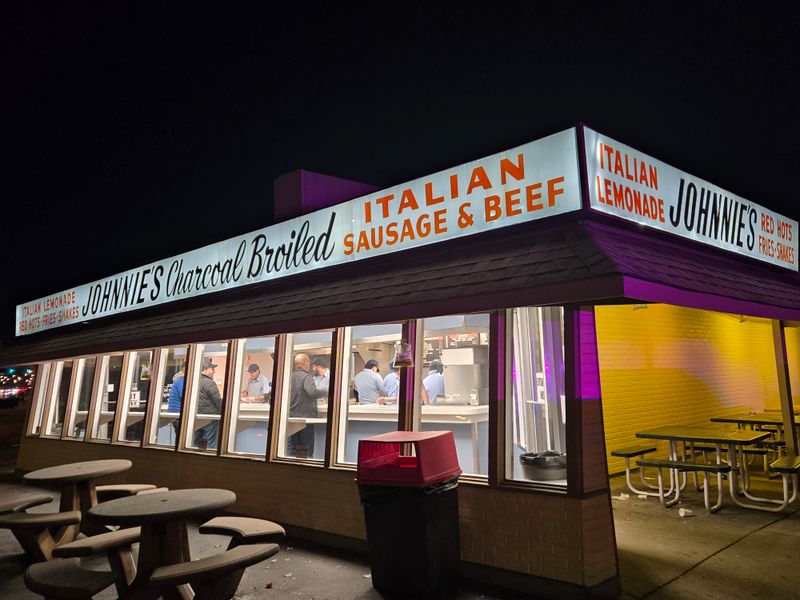 These 15 Family Owned Restaurants In Illinois Have Been Around For Four Generations And Are More Popular Than Ever - Decor Hint Johnnie's Beef