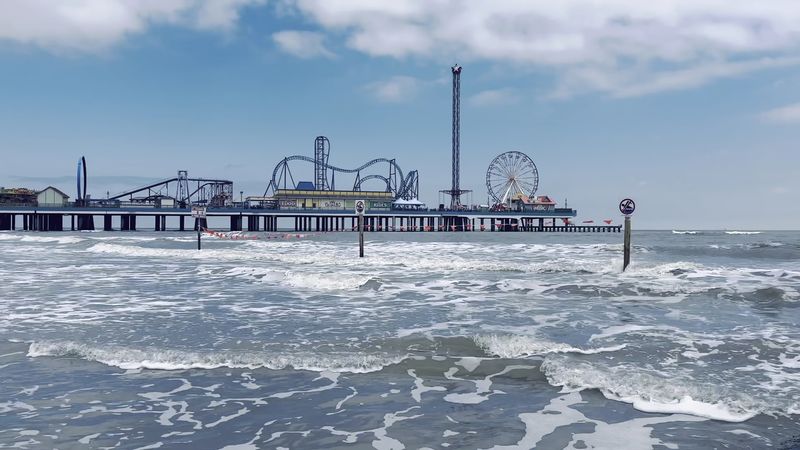 22 Overhyped Texas Attractions That Real Texans Skip Every Time - Decor Hint Galveston Beach