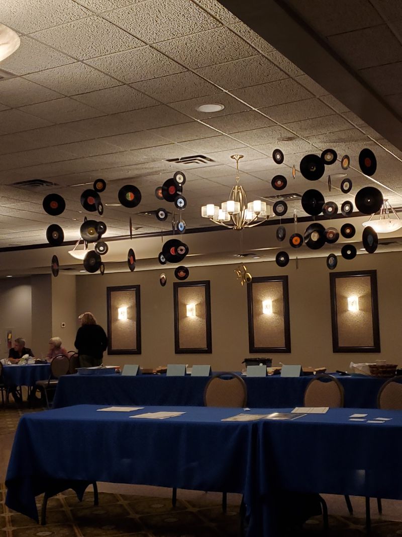 12 Illinois Fish Fries That Keep The Locals Coming Back Each Friday - Decor Hint The Venetian Club