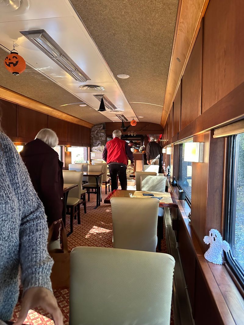 Join Santa For A Festive Ride On Virginia's Scenic Holiday Express - Decor Hint Warm Clothing Recommended For Comfort