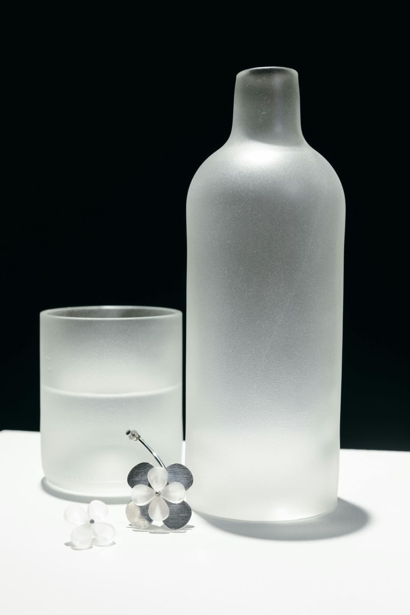 17 Porch Décor Tips That Bring Big Warmth To Colorado Homes In Winter - Decor Hint Frosted Glass Hurricane Vases