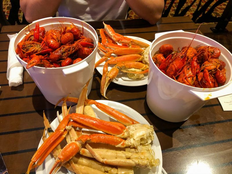 The Louisiana Seafood Buffet That Nails Crab, According To Locals - Decor Hint Crawfish Complications