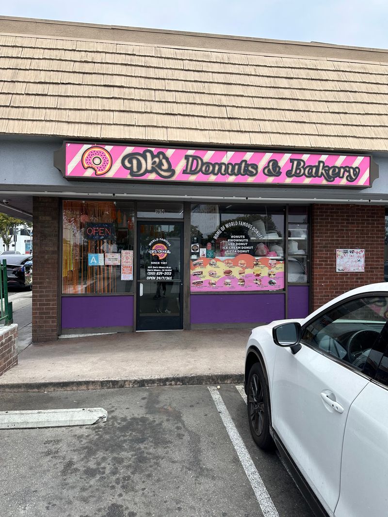 13 California Doughnut Shops That Consistently Rank Among The Best In America - Decor Hint DK's Donuts & Bakery