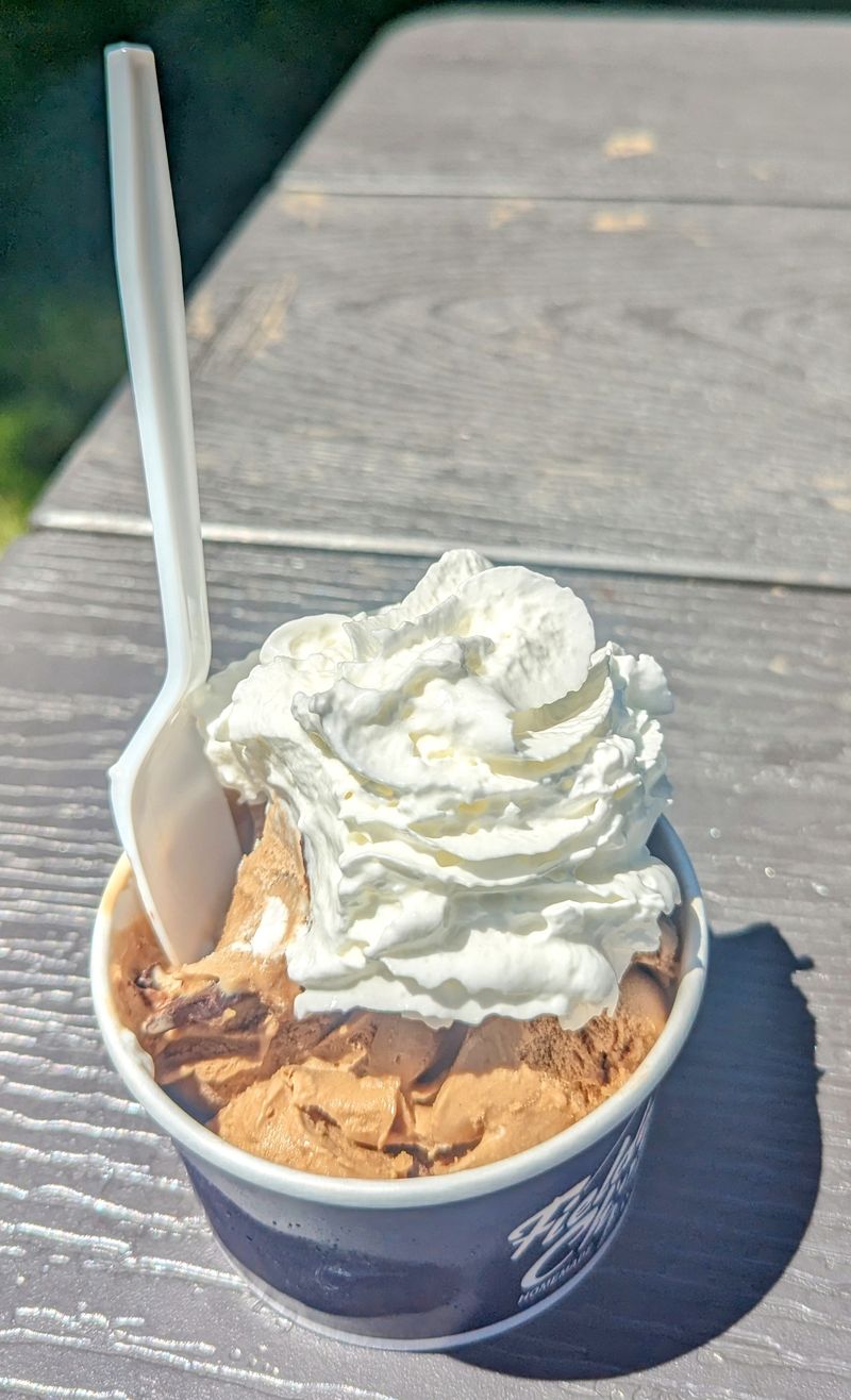 This Maine Ice Cream Stand Remains Open Year-Round And Locals Wouldn't Have It Any Other Way - Decor Hint Over 30 Hard Serve Flavors