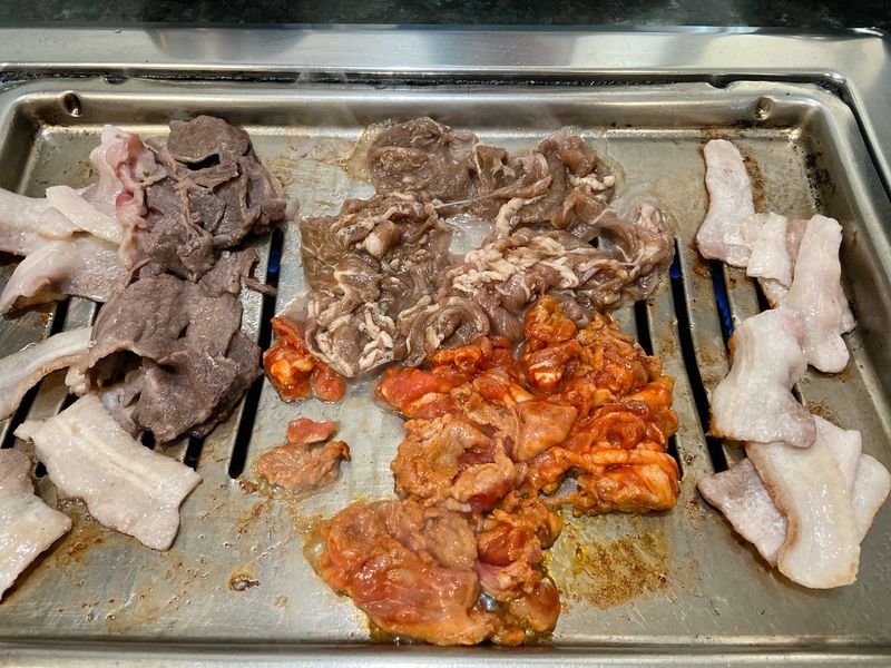 Foodies Flock To This Washington All-You-Can-Eat Spot For A Reason - Decor Hint Twenty Five Dollar Price Tag That Defies Logic