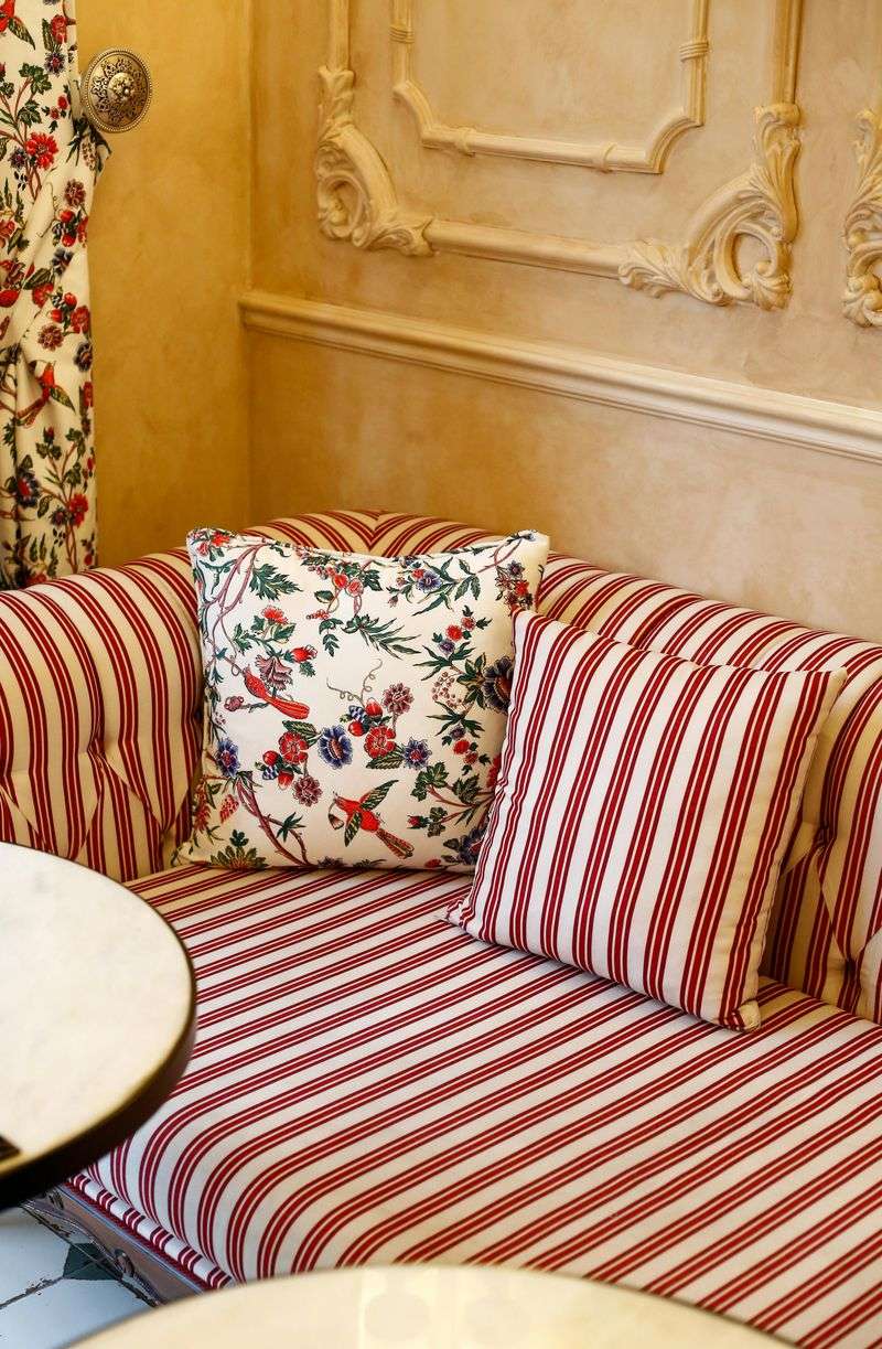 15 Must-Try Home Decor Trends In NY For A Chic And Fresh 2026 - Decor Hint Patterned Upholstery