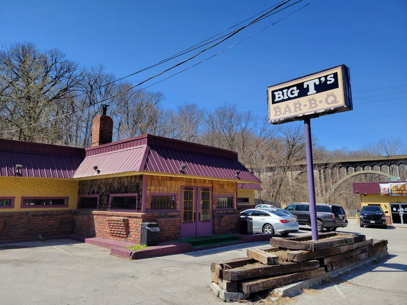 12 Missouri BBQ Joints That Keep The Pitmaster Tradition Burning - Decor Hint Big T's BBQ And Smokehouse