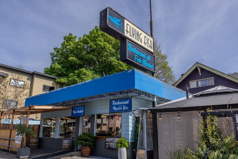 10 Oregon Lobster Roll Spots That Keep Things Simple And Coastal - Decor Hint Flying Fish Company