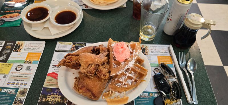 19 Florida Diners Filling Plates With True Southern-Style Favorites - Decor Hint Metro Diner