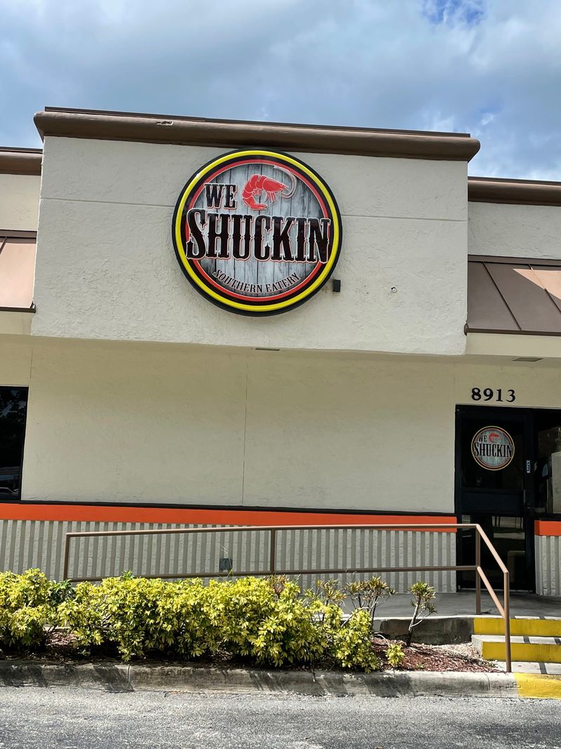 19 Florida Diners Filling Plates With True Southern-Style Favorites - Decor Hint We Shuckin Southern Eatery