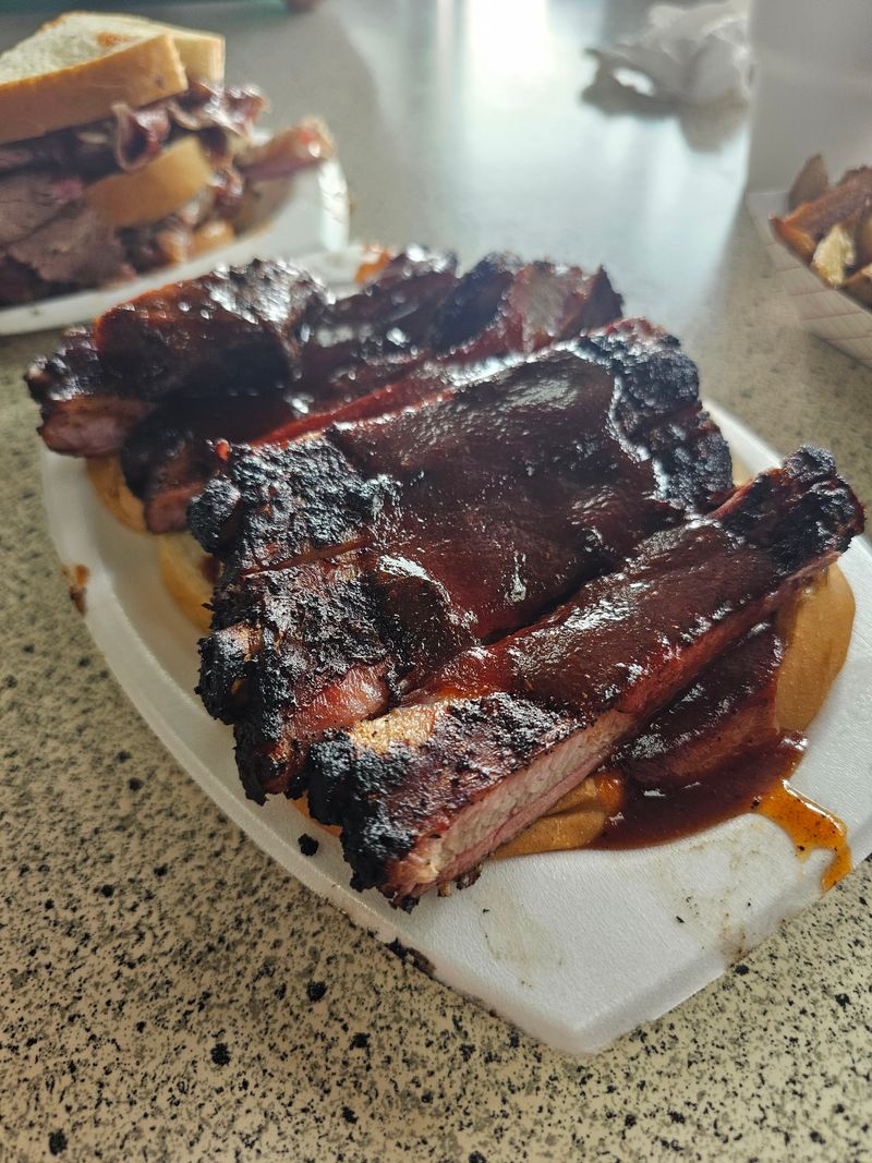 12 Missouri BBQ Joints That Keep The Pitmaster Tradition Burning - Decor Hint LC's Bar-B-Q