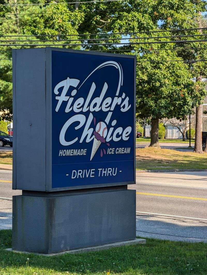 This Maine Ice Cream Stand Remains Open Year-Round And Locals Wouldn't Have It Any Other Way - Decor Hint Year-Round Operation Defies Convention