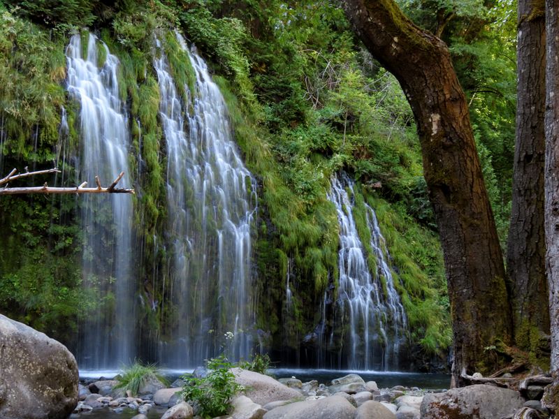 16 California Secrets Locals Keep Quiet Because They're Just That Good - Decor Hint Mossbrae Falls