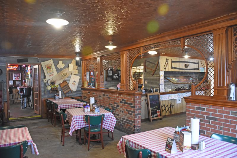 13 Must-Visit Riverside Restaurants In Texas With Breathtaking Views - Decor Hint Riverside BBQ & Grill