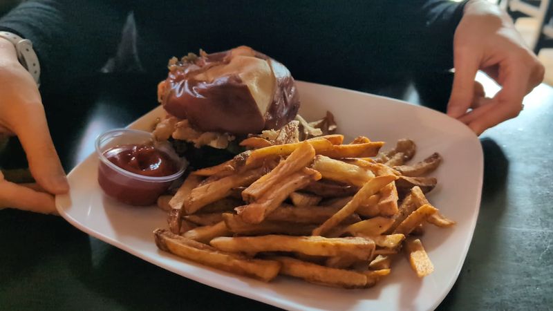 16 Illinois Dining Hotspots Famous For Lines That Never Scare Anyone Away - Decor Hint Kuma's Corner