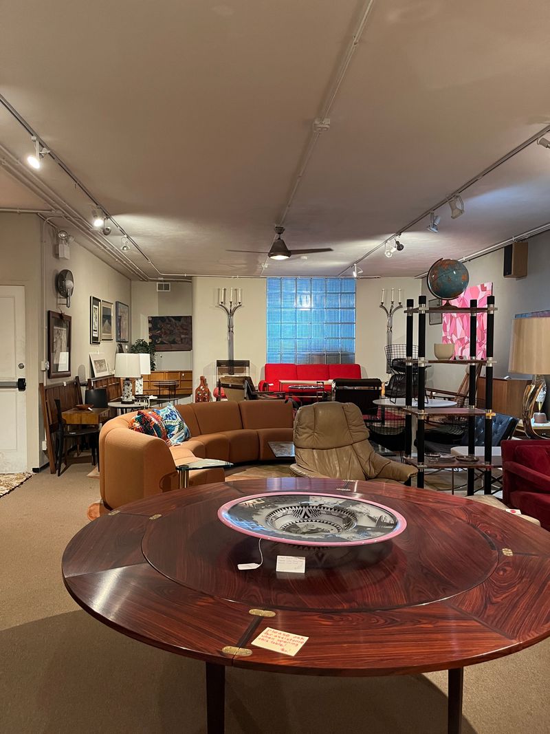 Broadway Antique Market