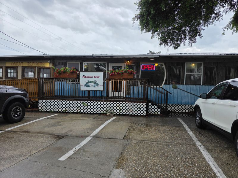 15 Alabama Seafood Buffets That Prove Comfort Food Tastes Better By The Gulf - Decor Hint Fisherman's Corner